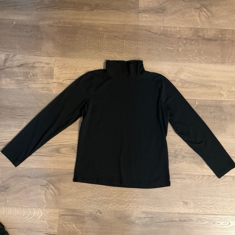 Mac & Jac black mock Turtleneck long sleeve top with ruching at neck, L,